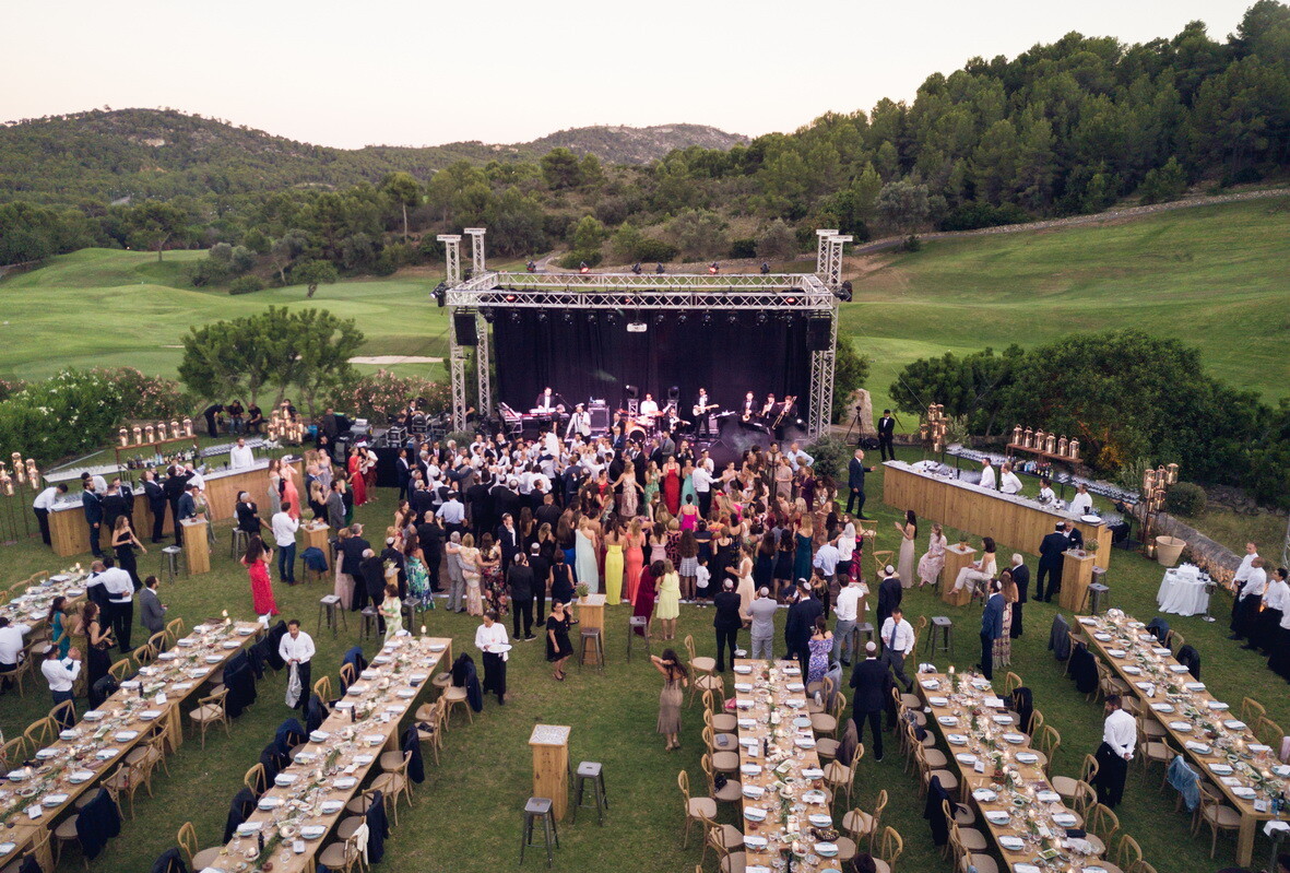 Tu visión, nuestra expertise. Producción integral de eventos que convierte tus ideas en experiencias únicas, Confiados por clientes durante 20 años.
