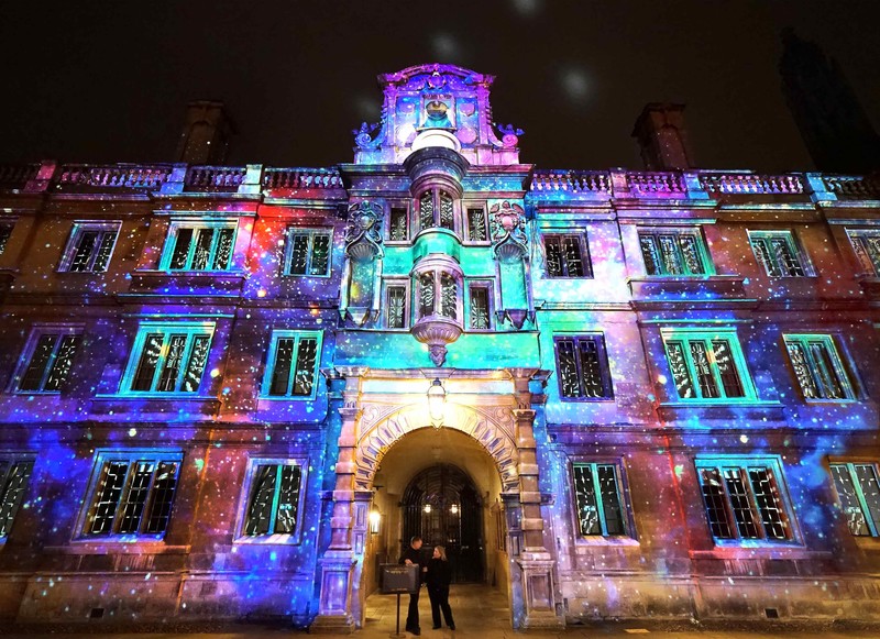 Video-Mapping-Projektion auf den Veranstaltungsort