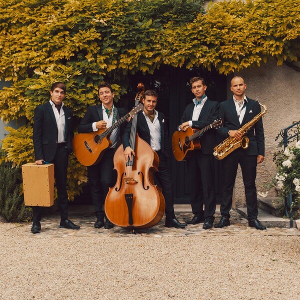 The Movers & Shakers - Roaming Band
