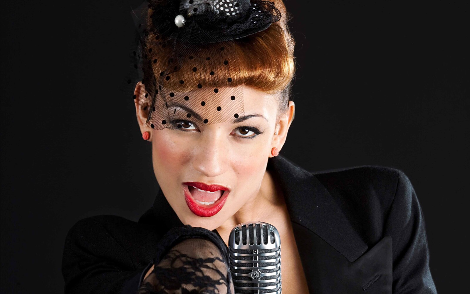 Solraya - Pop Singer