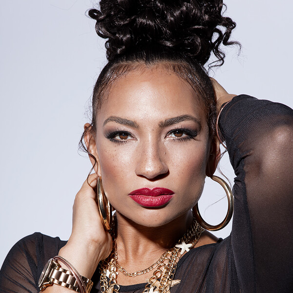 Solraya - Pop Singer