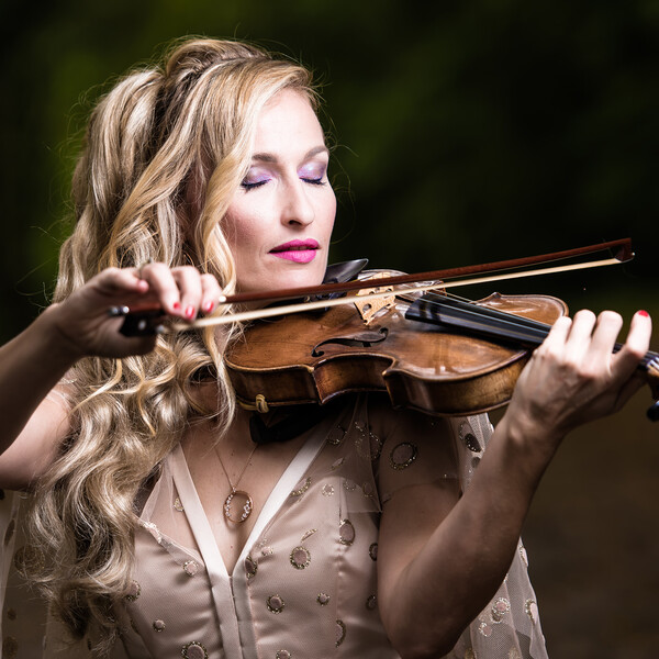 Angelina Joy - Violinist