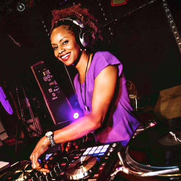 Daybee Bee - Event DJ / Dance Performer / Choreographer