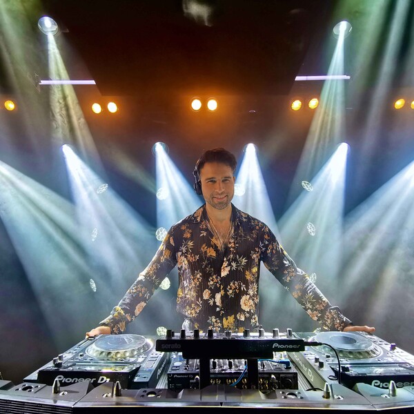 Vic - Global DJ / Producer