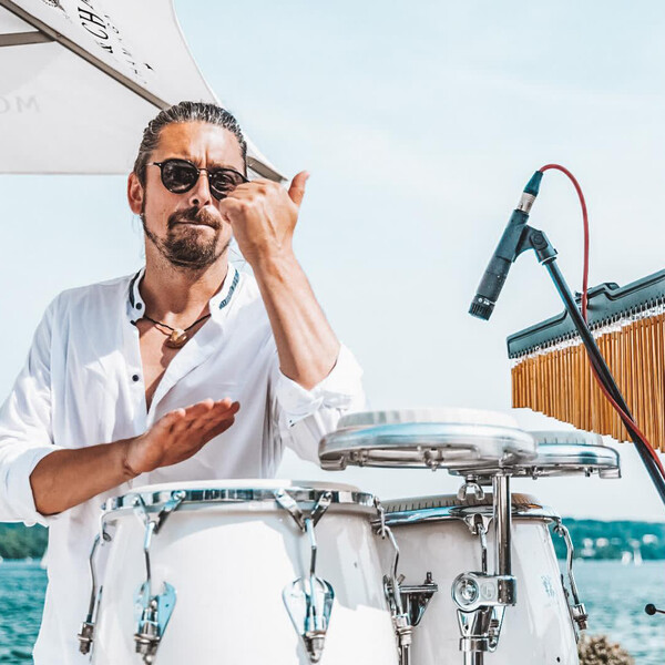Benn – Dynamic DJ Live Percussionist