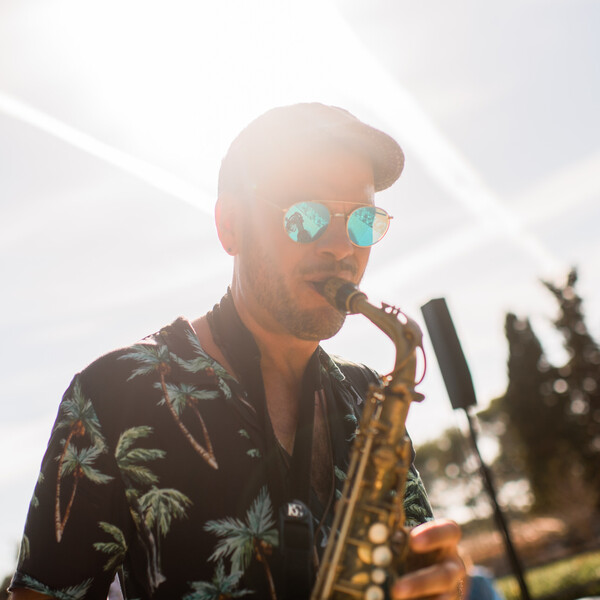 Flo X - Saxophonist