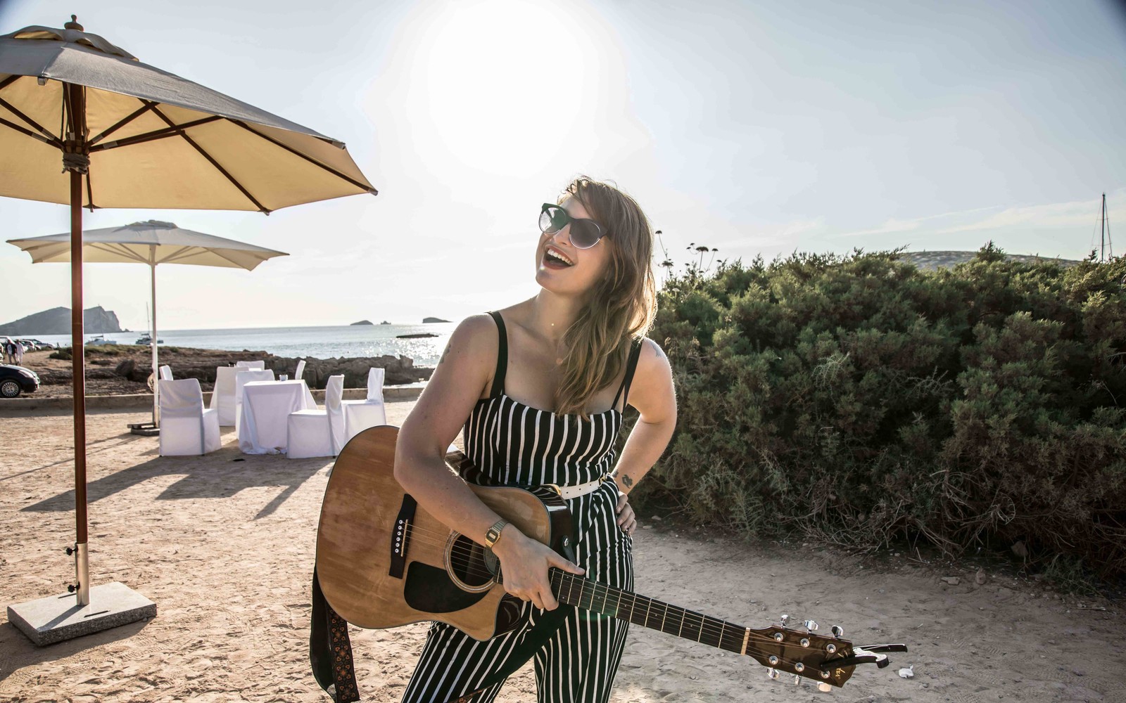 Miley  - Singer / Acoustic Guitarist / DJ