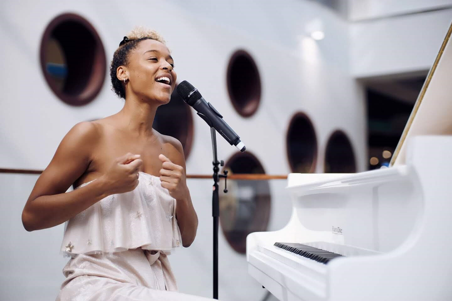 Jordyn - Singer / Pianist