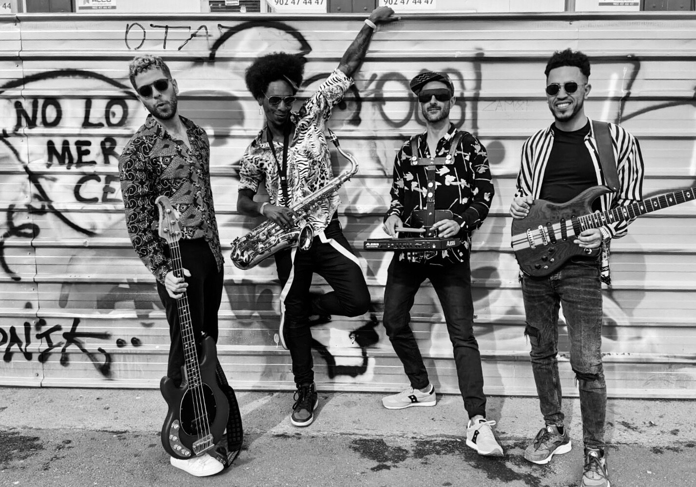 Roaming Bands Und Musiker